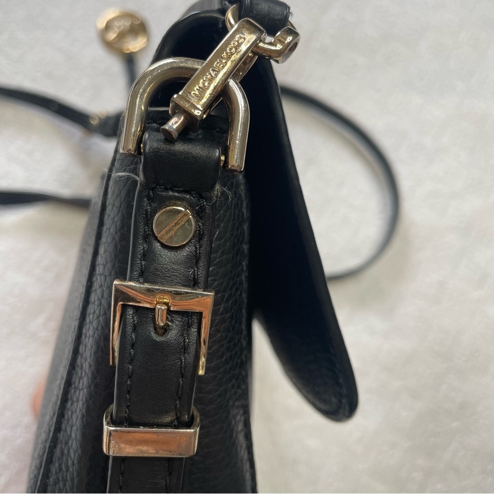 Michael Kors Black Leather‎ Crossbody with Gold MK Charm~ Classic Must Have - Picture 13 of 15